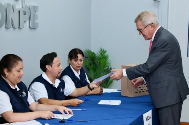 standard_923972-onpe-eligieron-representantes-de-rectores-de-universidades-publicas-y-privadas-ante-comision-especial-que-designara-a-miembros-de-la-jnj