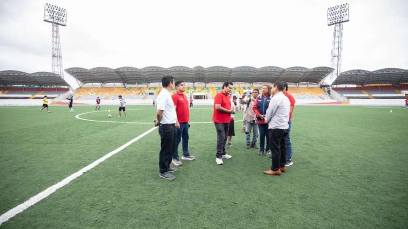 PRESIDENTE DEL IPD CON AUTORIDADES EN EL ESTADIO MAX AUGUSTÍN (1)