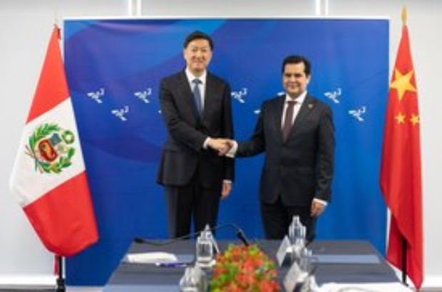 presidente del ipd, federico tong, junto al ministro de deporte de china, Gao Zhidan (1)