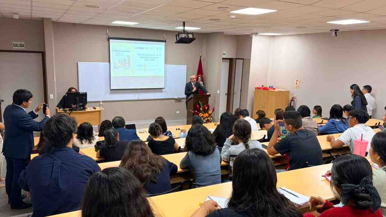 1375478-cne-presenta-plan-de-desarrollo-de-la-educacion-peruana-desde-chiclayo (1)