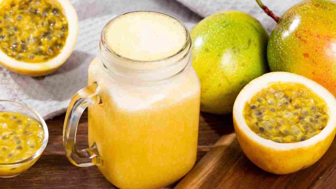 Tasty,Passion,Fruit,Juice;,Photo,On,Wooden,Background